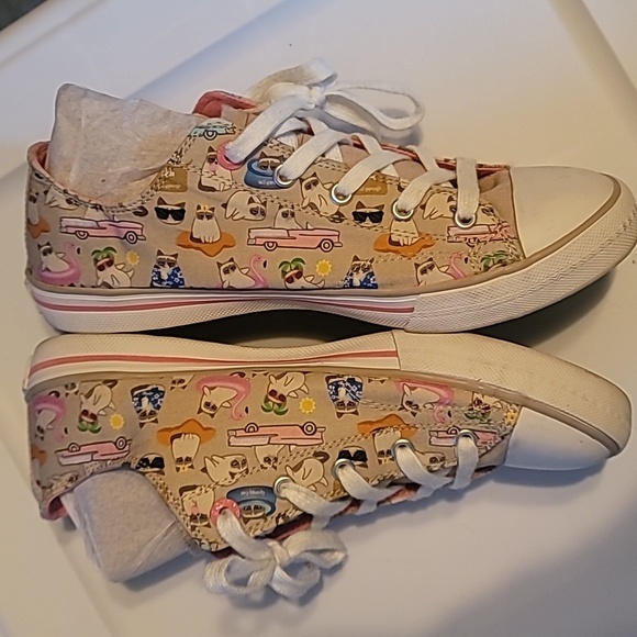 Casual Women's Sneakers with Cat Print - Picture 2 of 6